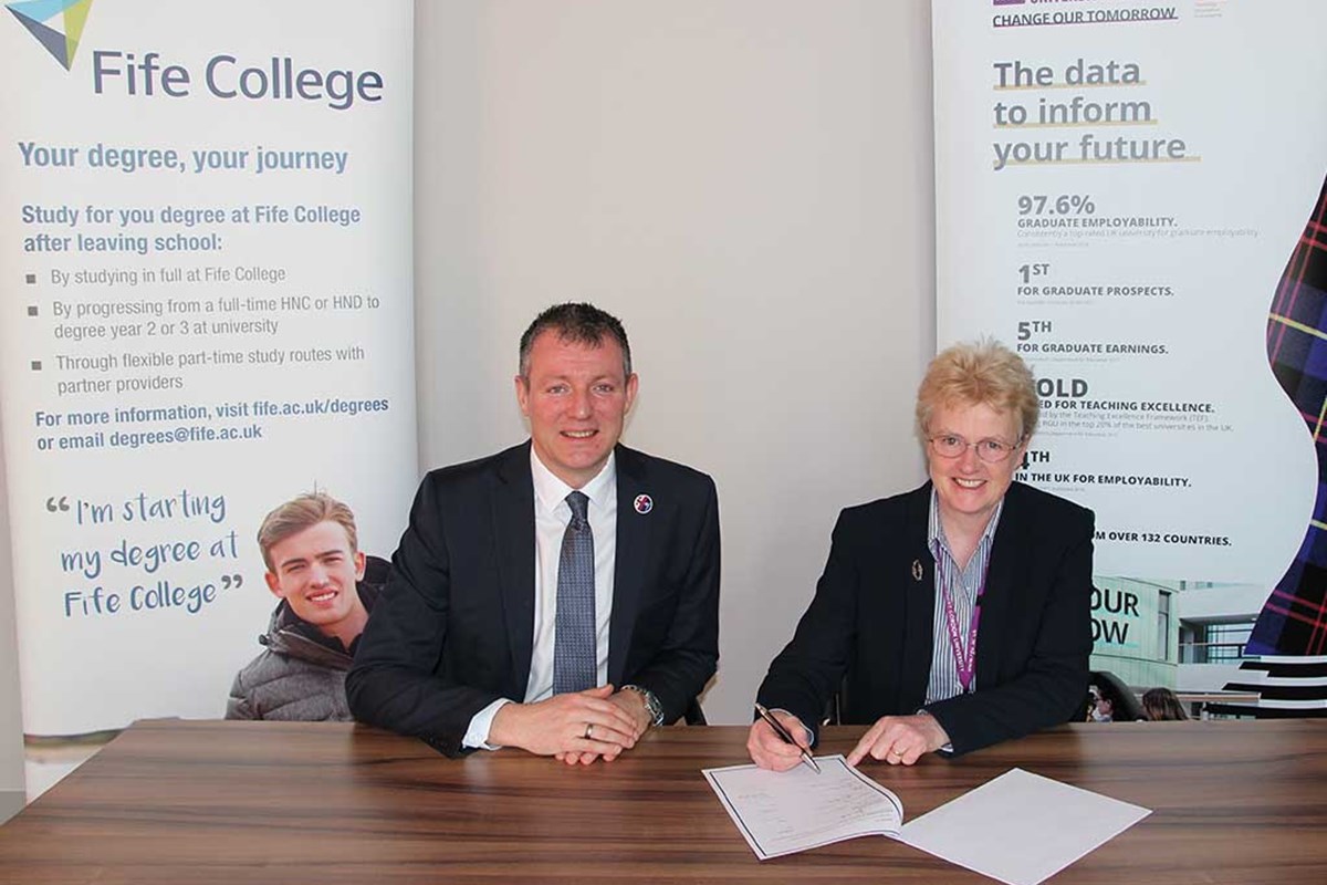 Fife College Widens Opportunities for Degree Students Thanks to New University Agreement