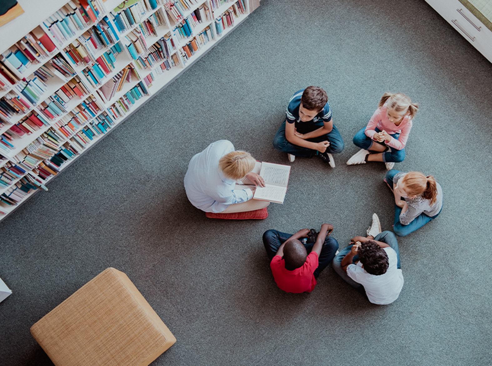 group of kids in library with teacher